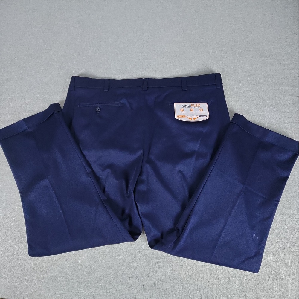 NWT Roundtree & Yorke Mens 42x30 Total Flex Easy Care Navy Pants Pleated Comfort